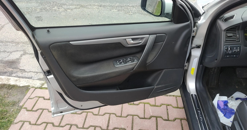 Volvo V70 cena 12999 przebieg: 249000, rok produkcji 2005 z Wieruszów małe 667